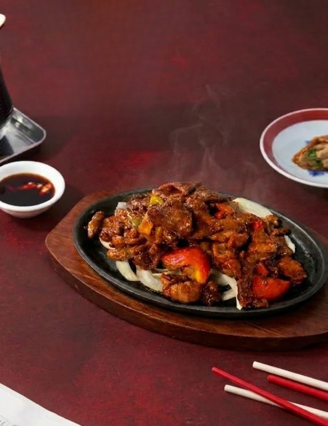 Sizzling beef dish on a hot plate